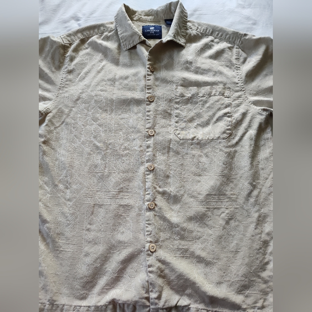 CARIBBEAN JOE Men's Button Up Hawaiian Shirt Size Medium. Short Sleeves.
